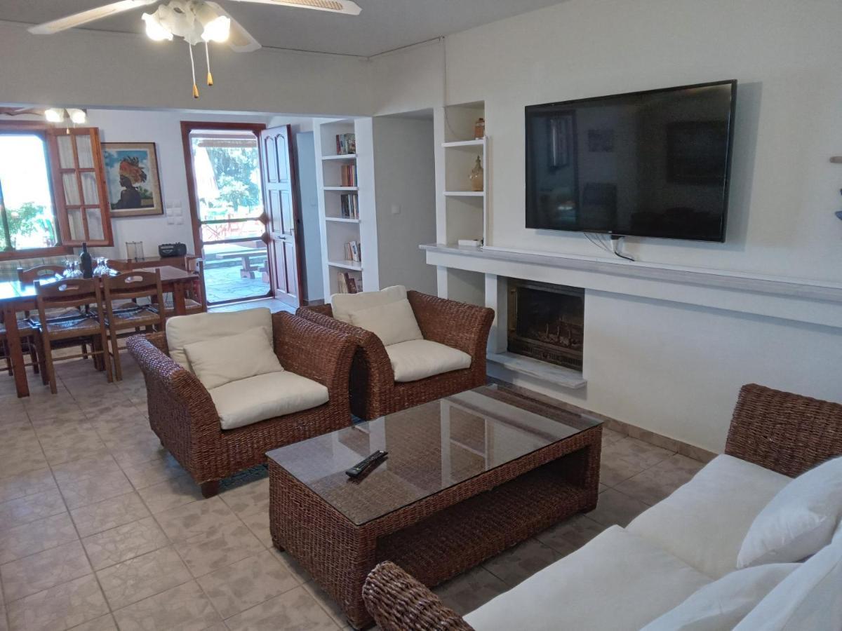 Fantastic House With A Wonderful View Of The Sea Villa Kapotidhes Bagian luar foto
